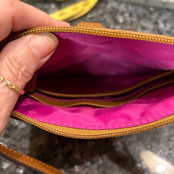 Adorable Michael Kors Crossbody purse - Picture 7 of 7